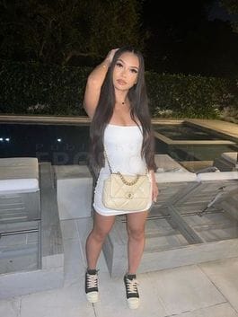 Profil de Ines, 19 ans, Escort girl à Dolus-d'Oléron